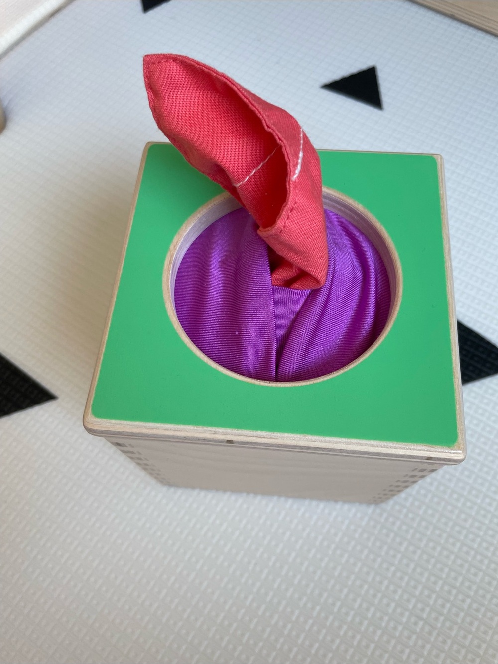 Lovevery Magic Tissue Box w Magic Tissues